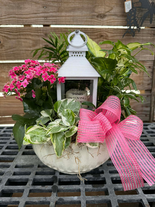 A light in memory of a father or mother planter (Designer's Choice)