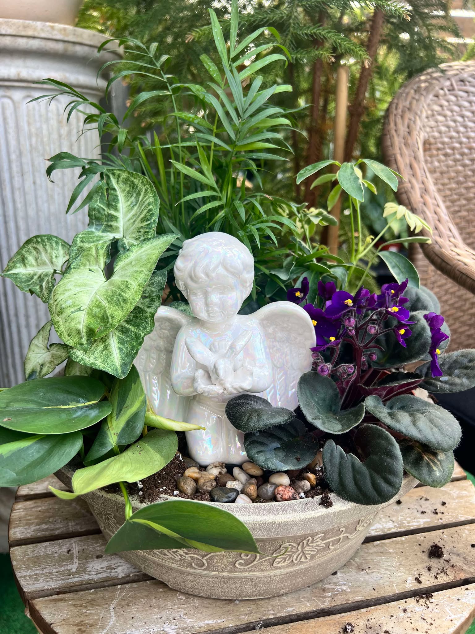 Peaceful angel planter